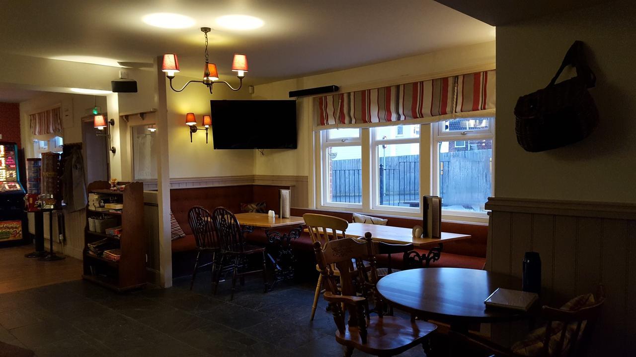 The Stag Hotel Northwood  Eksteriør billede