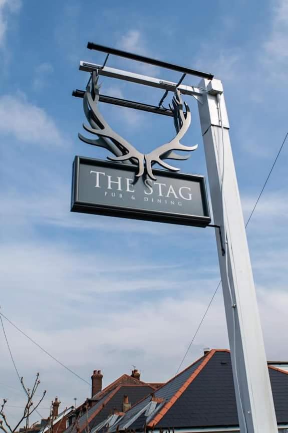The Stag Hotel Northwood  Eksteriør billede